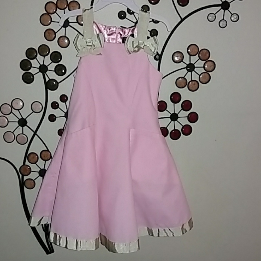 Girl's dress